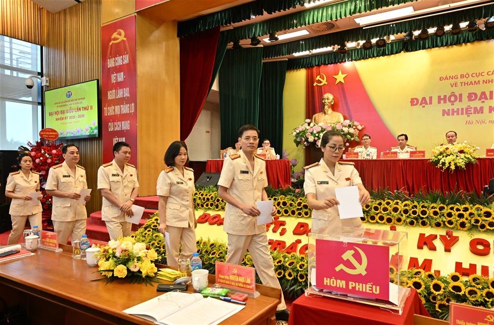 Đại hội tiến hành bỏ phiếu bầu Ban Chấp hành Đảng bộ khóa mới nhiệm kỳ 2025 – 2030.